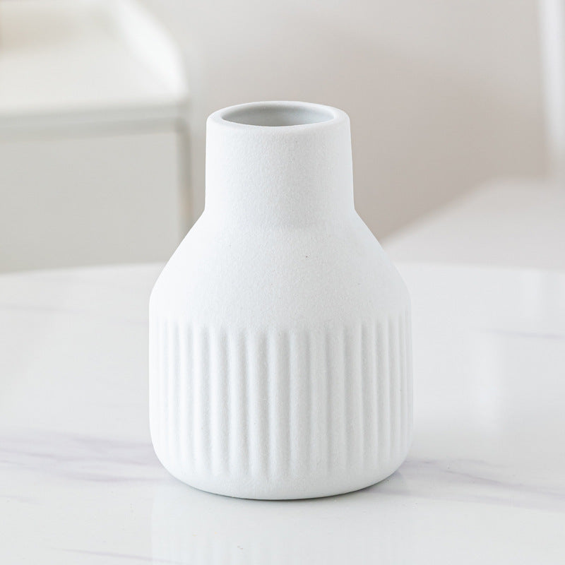 Simple Ceramic Vase Decoration