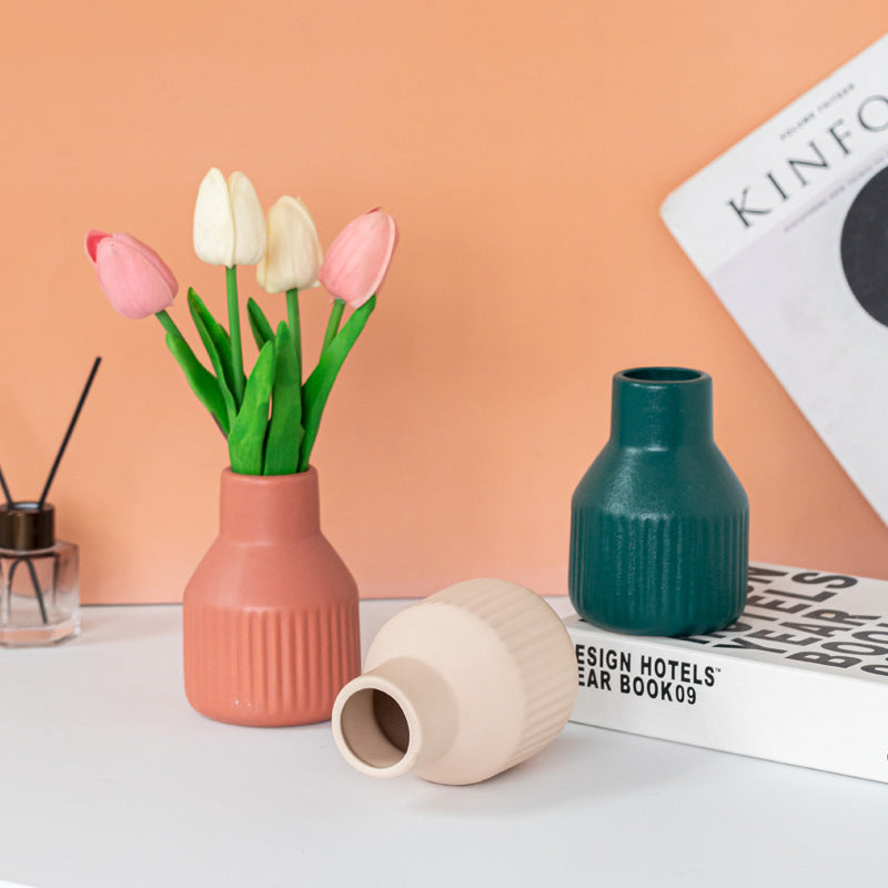 Simple Ceramic Vase Decoration