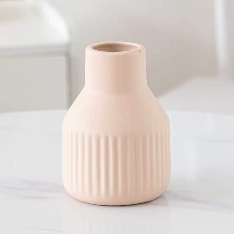 Simple Ceramic Vase Decoration