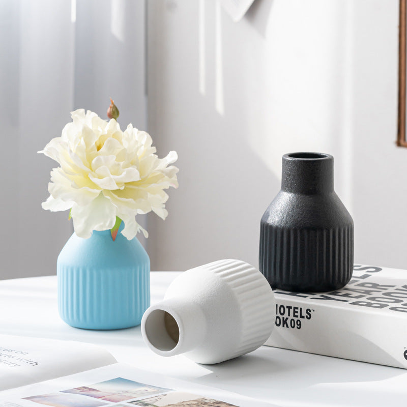 Simple Ceramic Vase Decoration