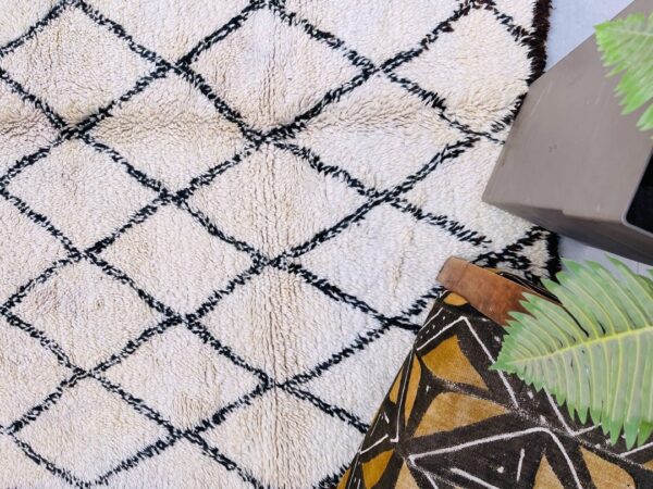 Beni Ourain Moroccan Rug – Timeless Elegance Unique from the High Atlas | 278cm X 186cm | White - Image 4