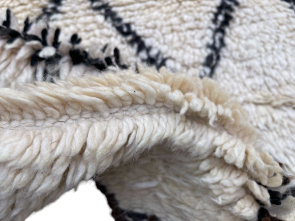 Beni Ourain Moroccan Rug – Timeless Elegance Unique from the High Atlas | 278cm X 186cm | White - Image 3