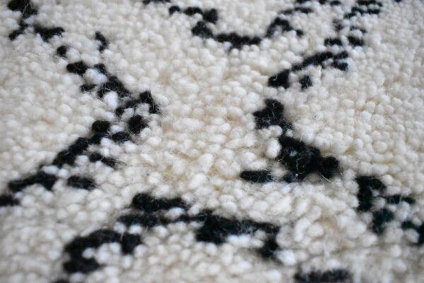 Berbère Rug Timeless Elegance Unique from the High Atlas | 150 cm x 250 cm | White - Image 4