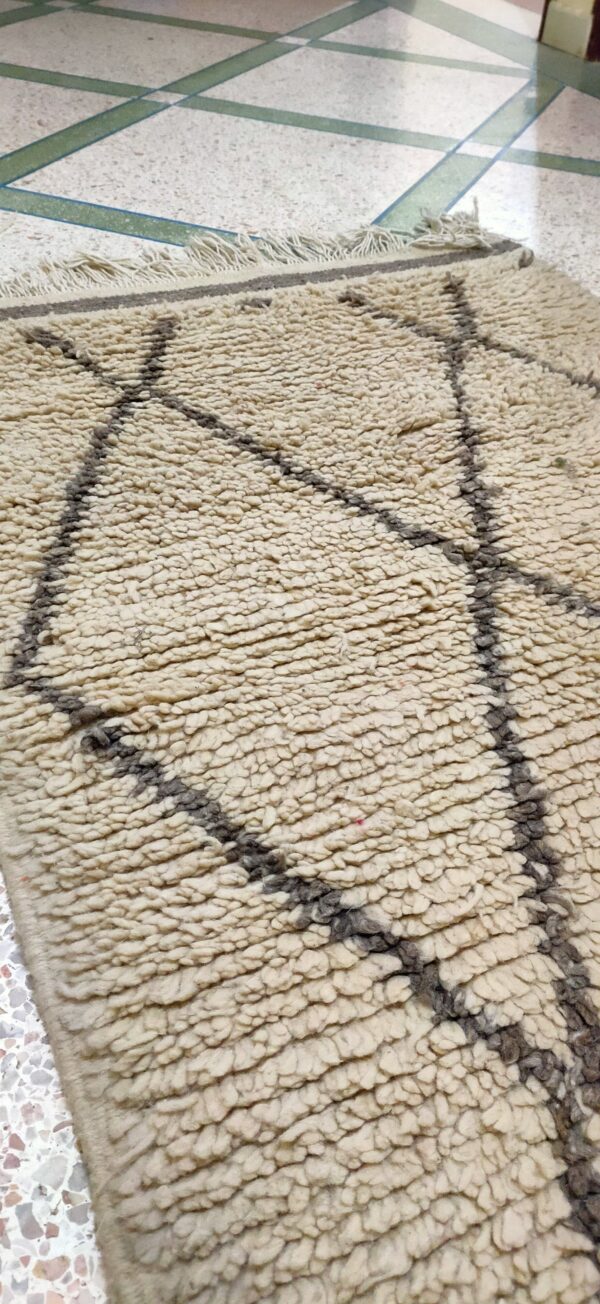 Moroccan Azilal Rug – Absolutely Unique from the High Atlas 3.3ftx5ft | 150 cm x 100 cm  | White - Image 5